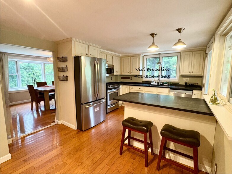 ~Kitchen - 365 Woodville Rd