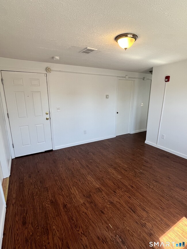 Building Photo - 192 Wakelee Ave