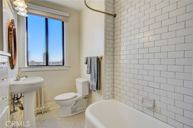 Building Photo - 315 W 3rd St