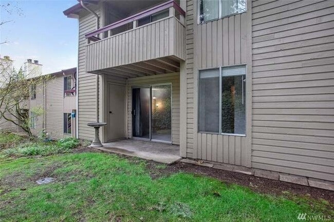 Building Photo - Remodeled ground floor 2 bed!