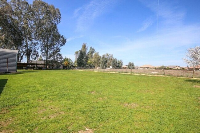 Building Photo - Clovis Ranch style 4 bedroom with Pool on ...