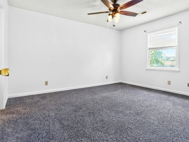 Building Photo - 6209 Friar Tuck Dr NW