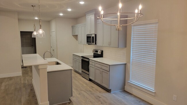 Building Photo - 3/2 - 2 CAR GARAGE - HOME for the HOLIDAYS...