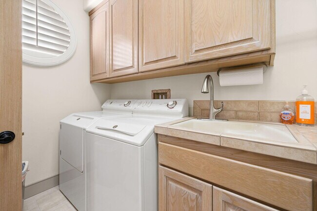 Building Photo - 73110 Calliandra St