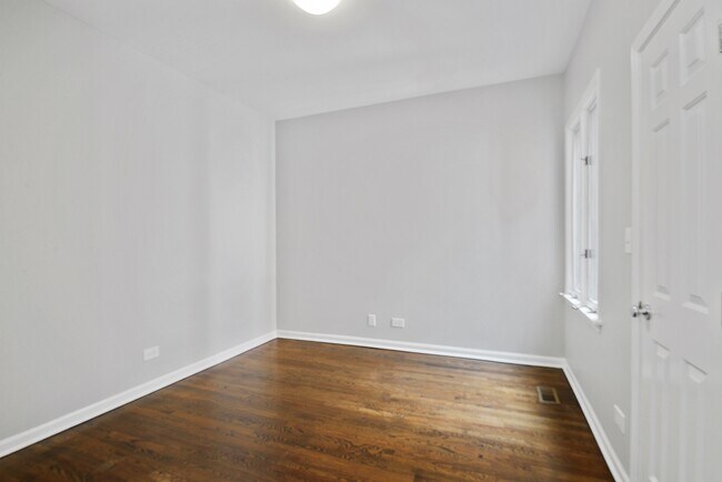 Building Photo - 2632 N Halsted St