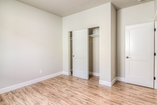 Building Photo - GorgeousBuilt Home in West Valley