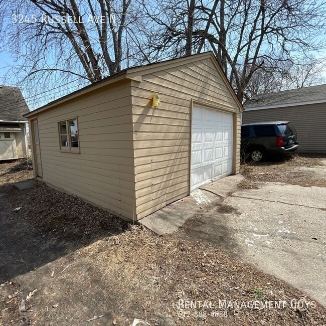 Building Photo - Charming 2 Bed/1 Bath + Den for Rent!