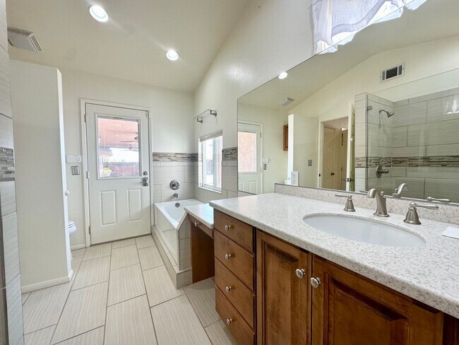 Building Photo - COMING SOON! AMAZING 3 Bedroom 3 Bathroom ...