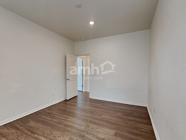 Building Photo - 2737 Wolfcreek