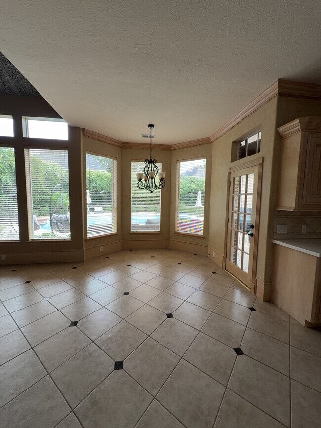 Building Photo - 16410 Emilia Ct