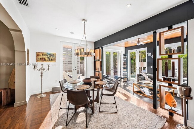 Building Photo - 738 NE 72nd Terrace