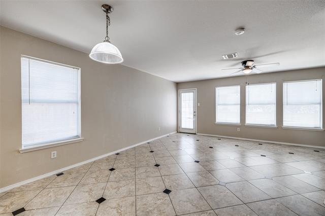 Building Photo - 2326 Kingsway Dr
