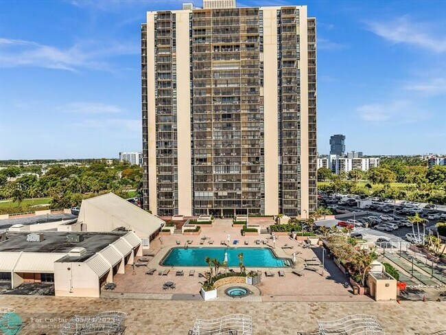 Building Photo - 20379 W Country Club Dr