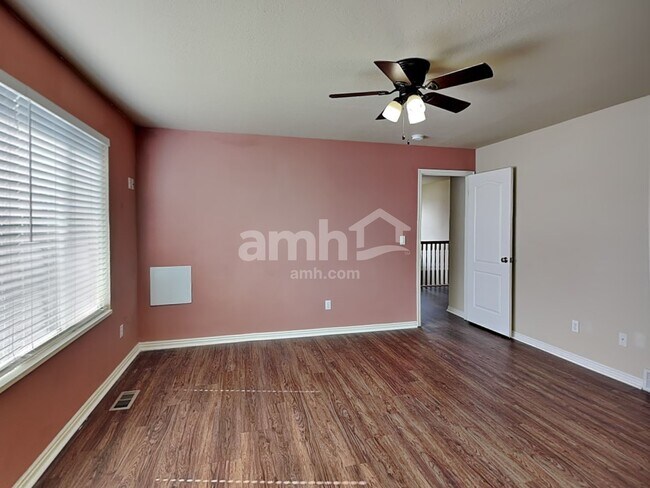 Building Photo - 865 Southhampton Dr