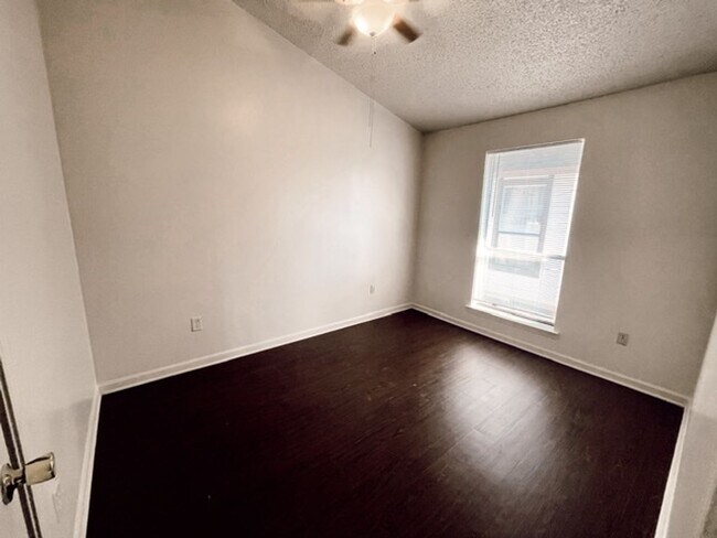 Building Photo - 8220-B GOVERNOR DRIVE BATON ROUGE, LA 70820