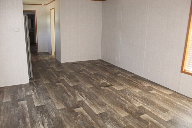 Building Photo - 450 Ridge Rd