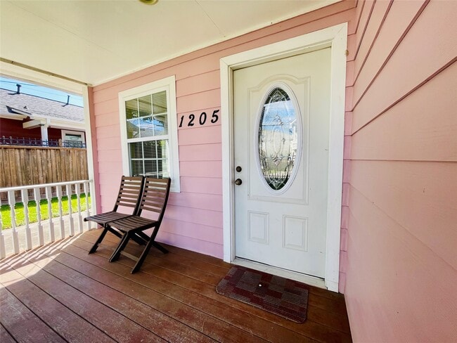 Building Photo - 1205 Nadine St