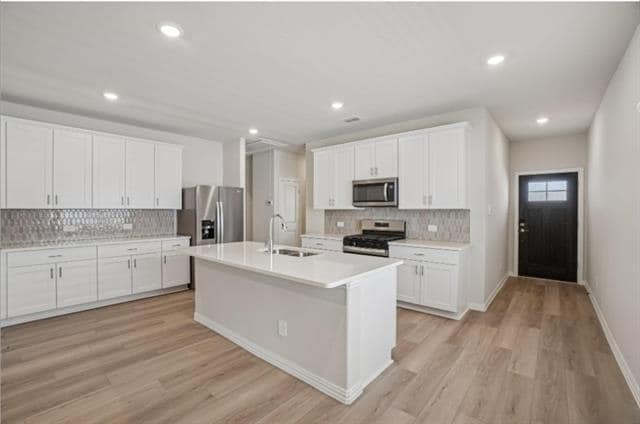 Building Photo - 705 Leavenworth Dr