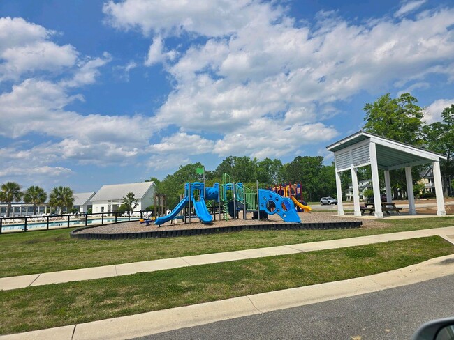 Building Photo - *Special offer $250 off first months rent!...
