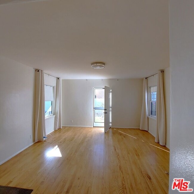 Building Photo - 341 S Rodeo Dr