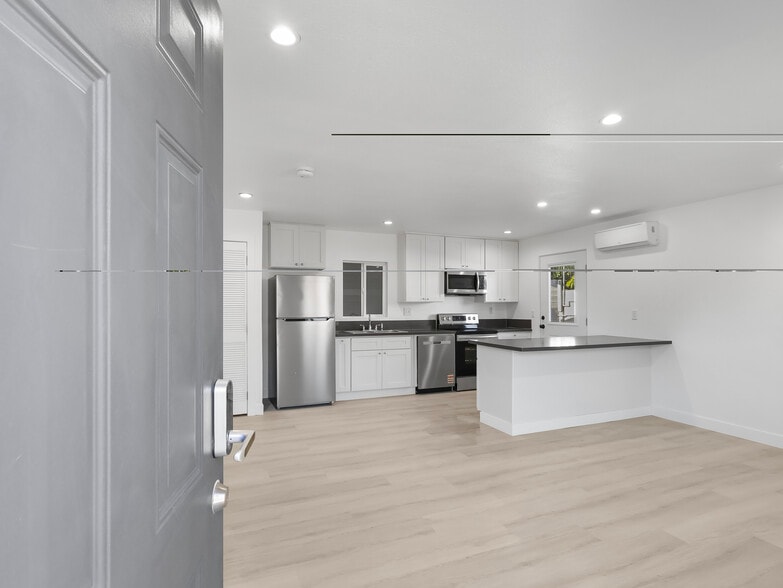 Building Photo - 8828 Chimineas Ave