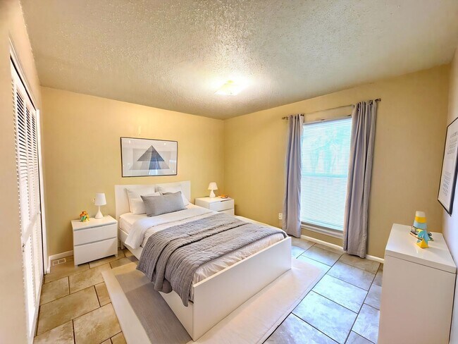 Building Photo - Single-level living on ground floor  |  Fresh paint (July 2026)  |  2 carports  |  Community Pool...