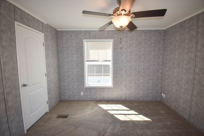 Building Photo - Two Bedroom Updated Mobile Home with Fenced Yard!