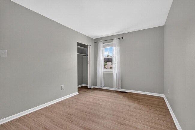 Building Photo - 8346 Stationhouse Ct