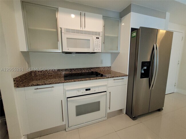 Building Photo - 325 S Biscayne Blvd