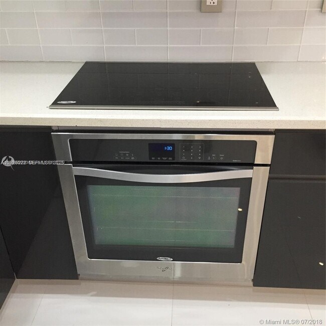 Building Photo - 3731 N Country Club Dr