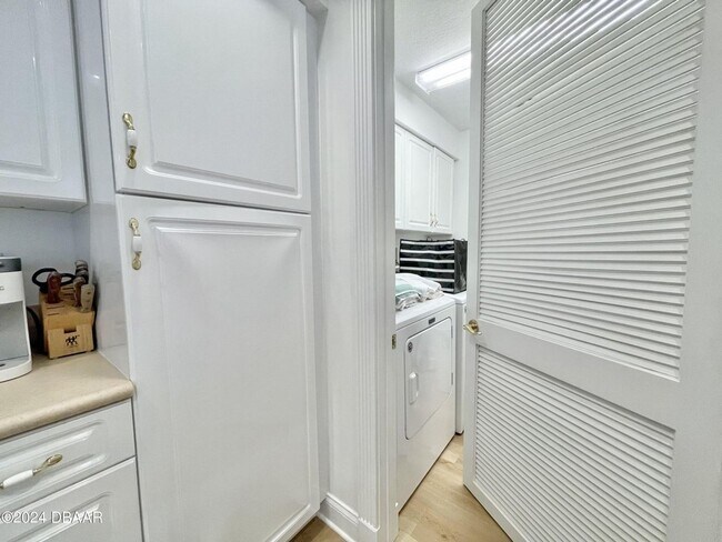Building Photo - Furnished Harbour Village Condo!