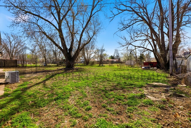 Building Photo - 941 W Hazel St