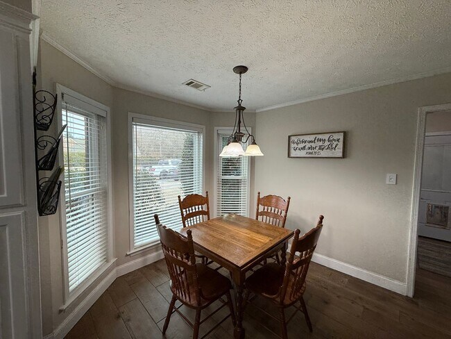 Building Photo - Home for Rent in Lake Forest in Millbrook