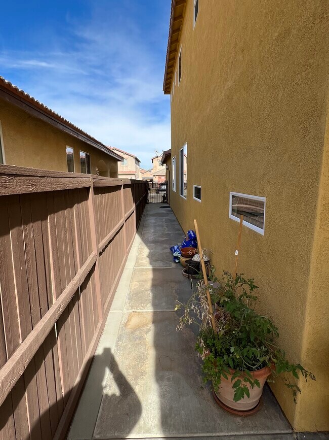 Building Photo - 9378 Agave Dr