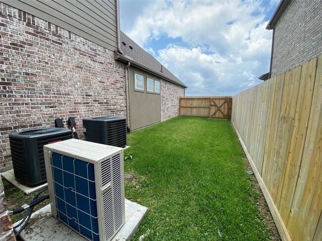 Building Photo - 7414 Evelyn Grv Dr