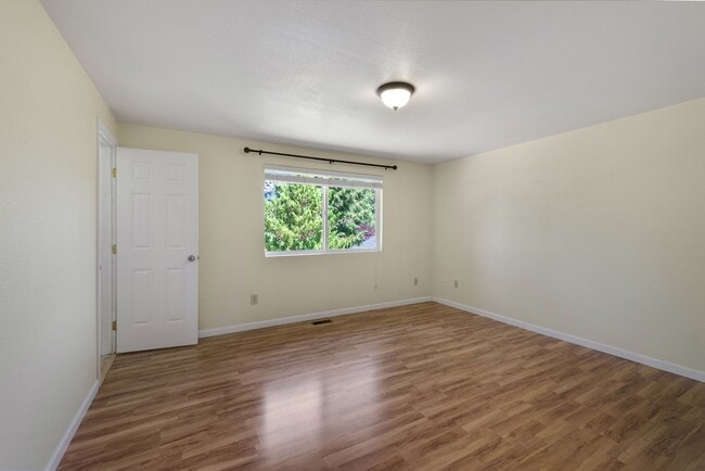 Building Photo - 4bd/2.5ba Kirkland Home