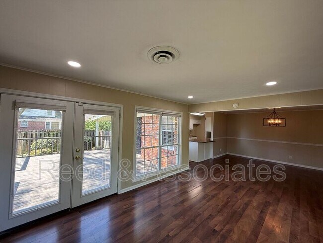 Building Photo - 5047 Howard Pl