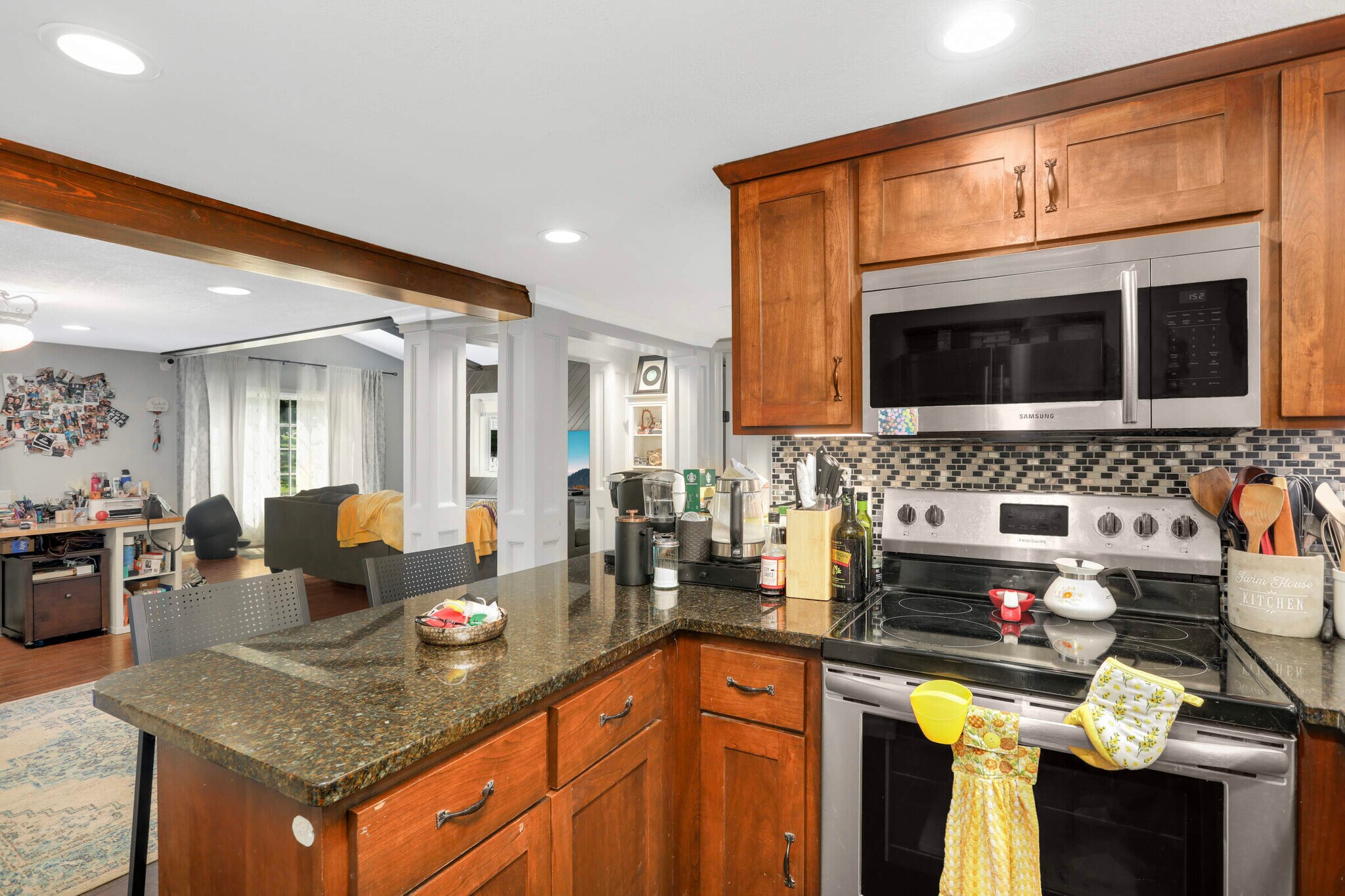 Granite countertops, stainless steel sink and full stainless appliances - 14710 13th Ave N