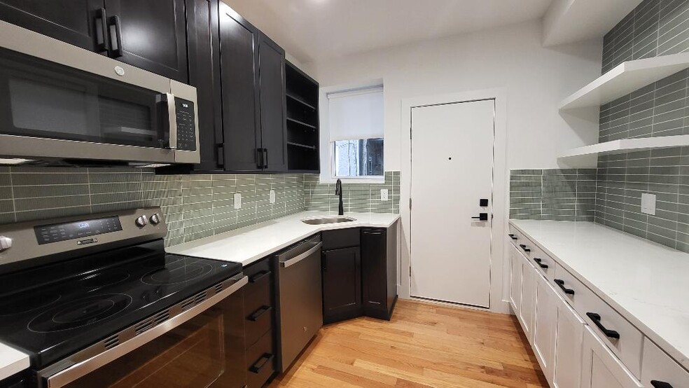 Building Photo - 1237 S 27th St