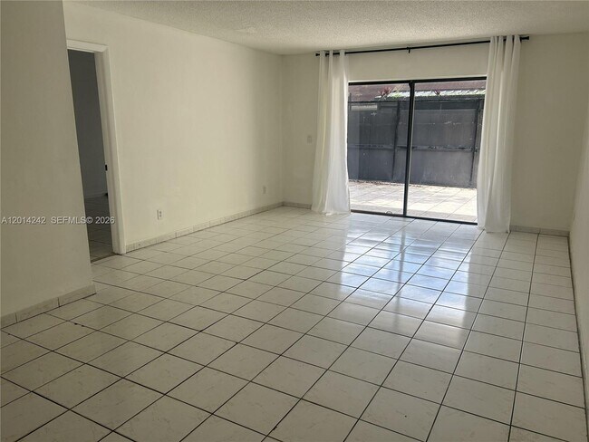 Building Photo - 6804 SW 37th St