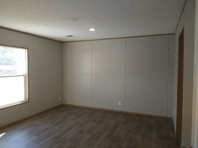 Building Photo - 5507 Annette St