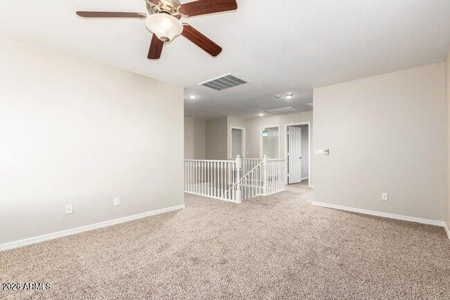 Building Photo - 18606 W Sunnyslope Ln
