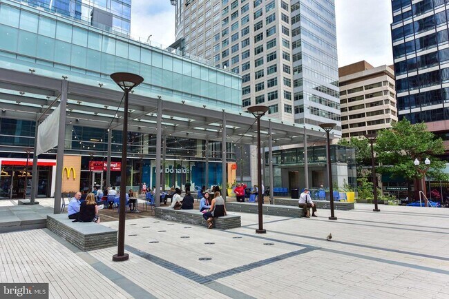 Building Photo - 1527 16th Rd N