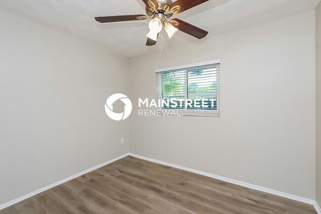 Building Photo - 4 Bedroom Pet-Friendly Home in LARGO, FL with Main Street Renewal