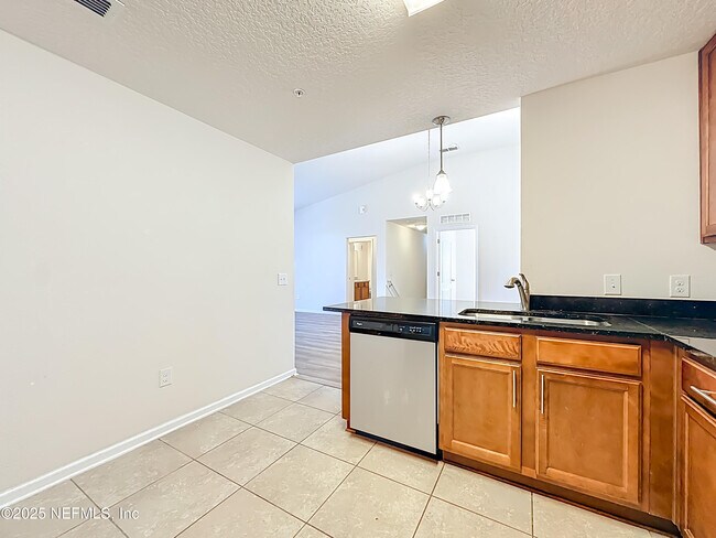 Building Photo - 218 Larkin Pl