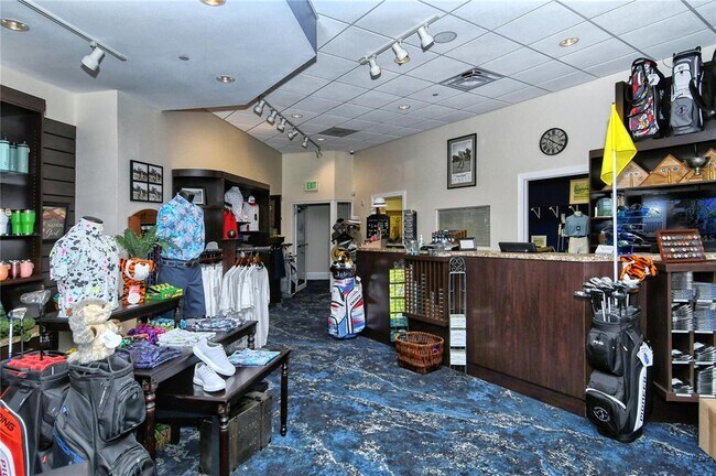Building Photo - 9480 High Gate Dr