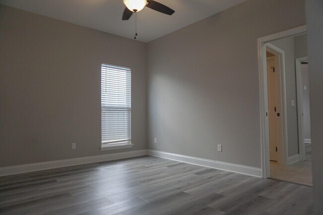 Building Photo - 48 9th Ave
