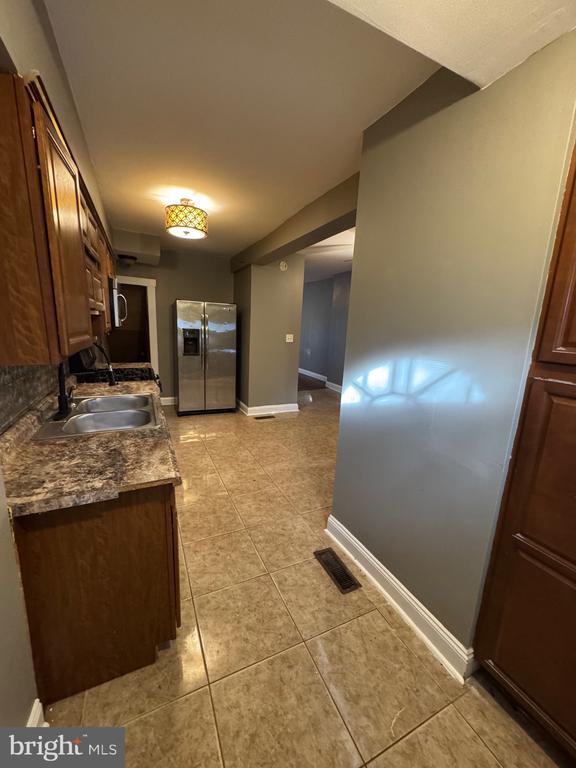 Building Photo - 1321 Cambria St