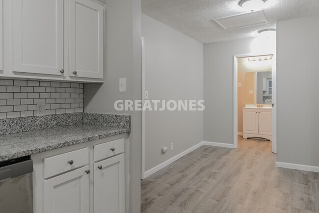 Building Photo - 2220 Gaebler Ave