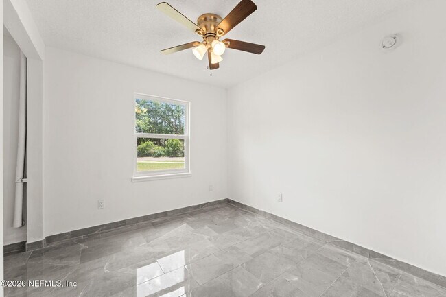 Building Photo - 4212 Pointe Haven Dr N